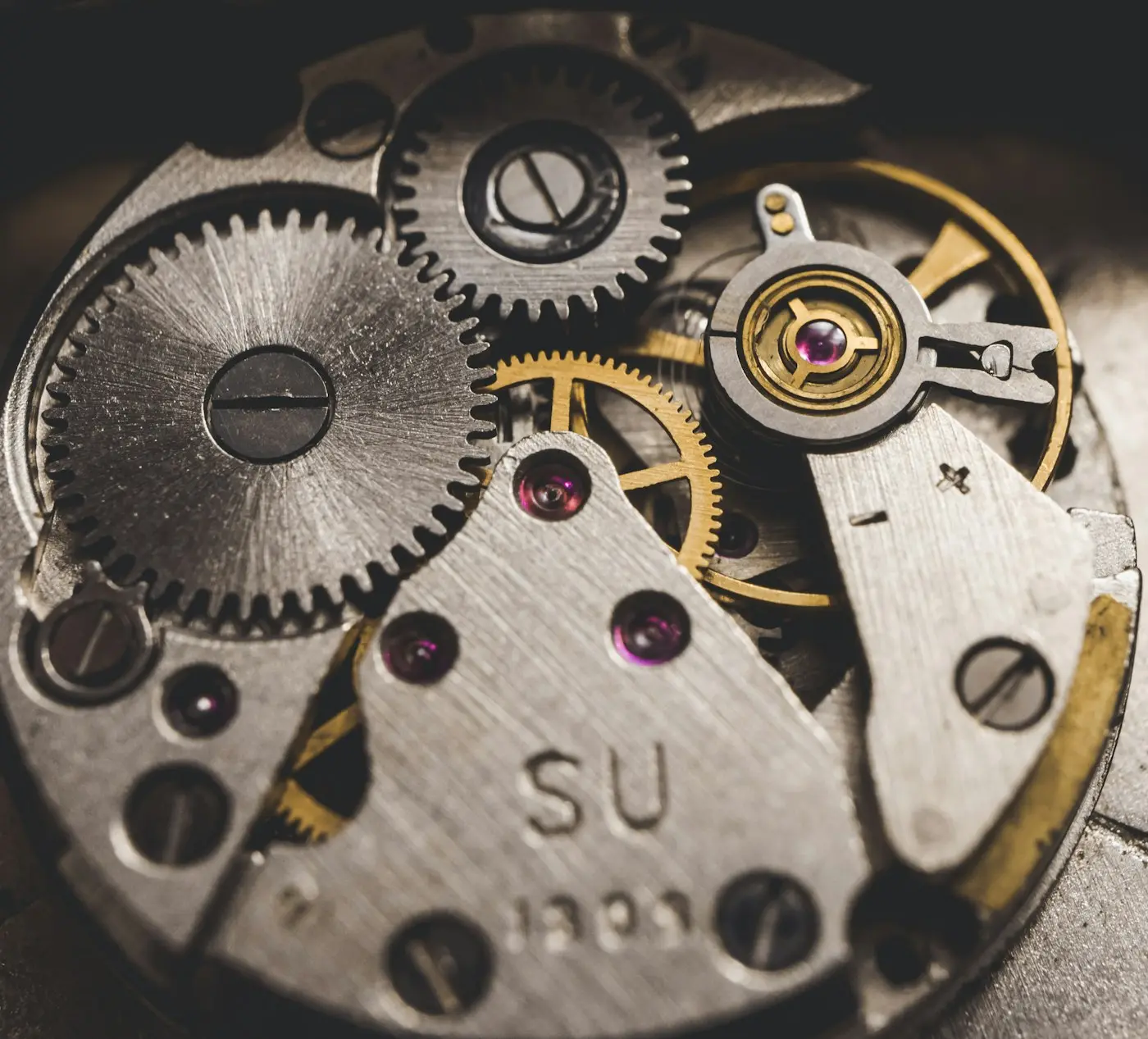 Mouvement mécanique de montre automatique en gros plan — révision et entretien, SIAUD Nice