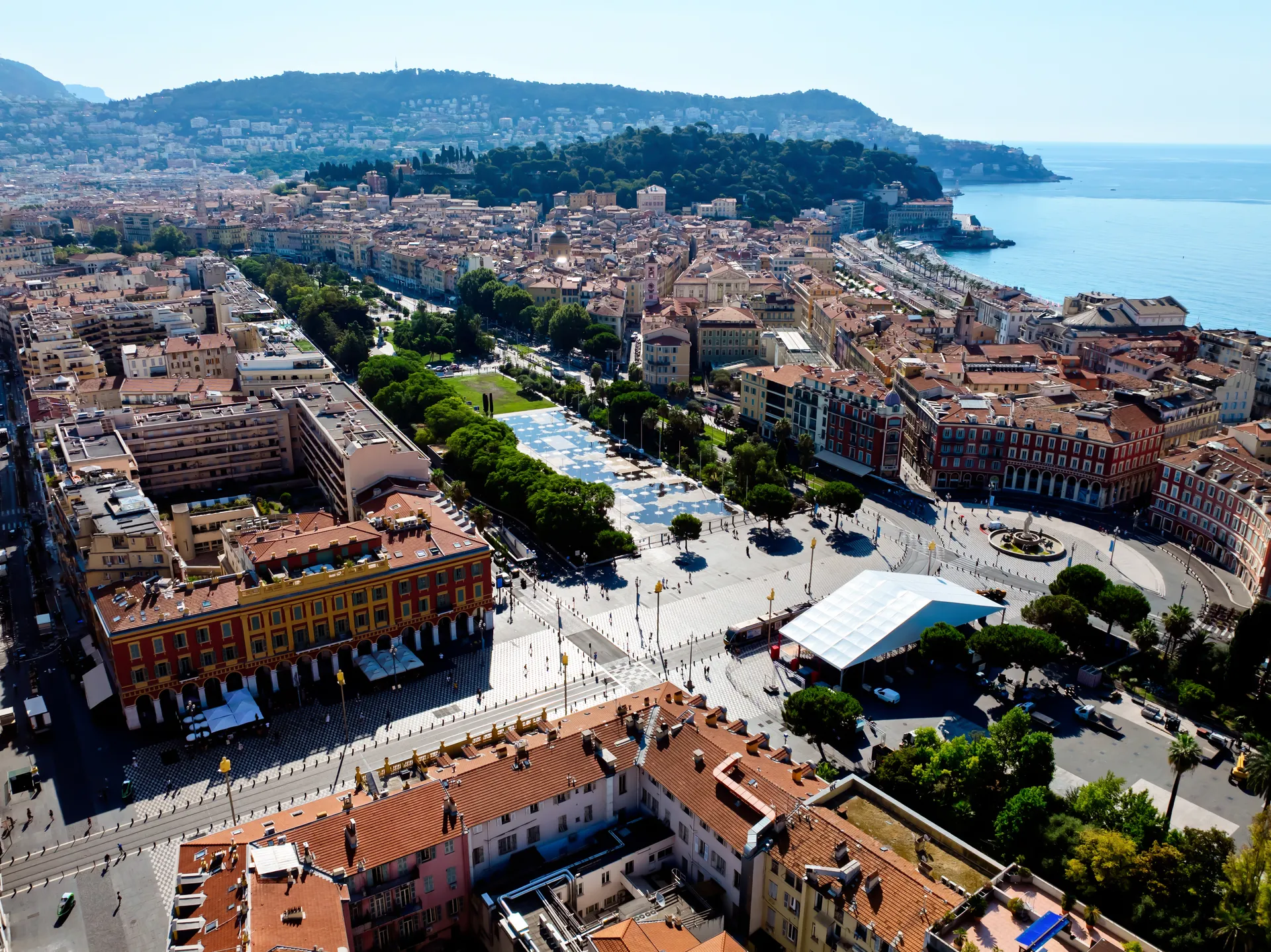 Vue aérienne de la place Masséna et de la Coulée verte à Nice, à deux pas de la Bijouterie SIAUD